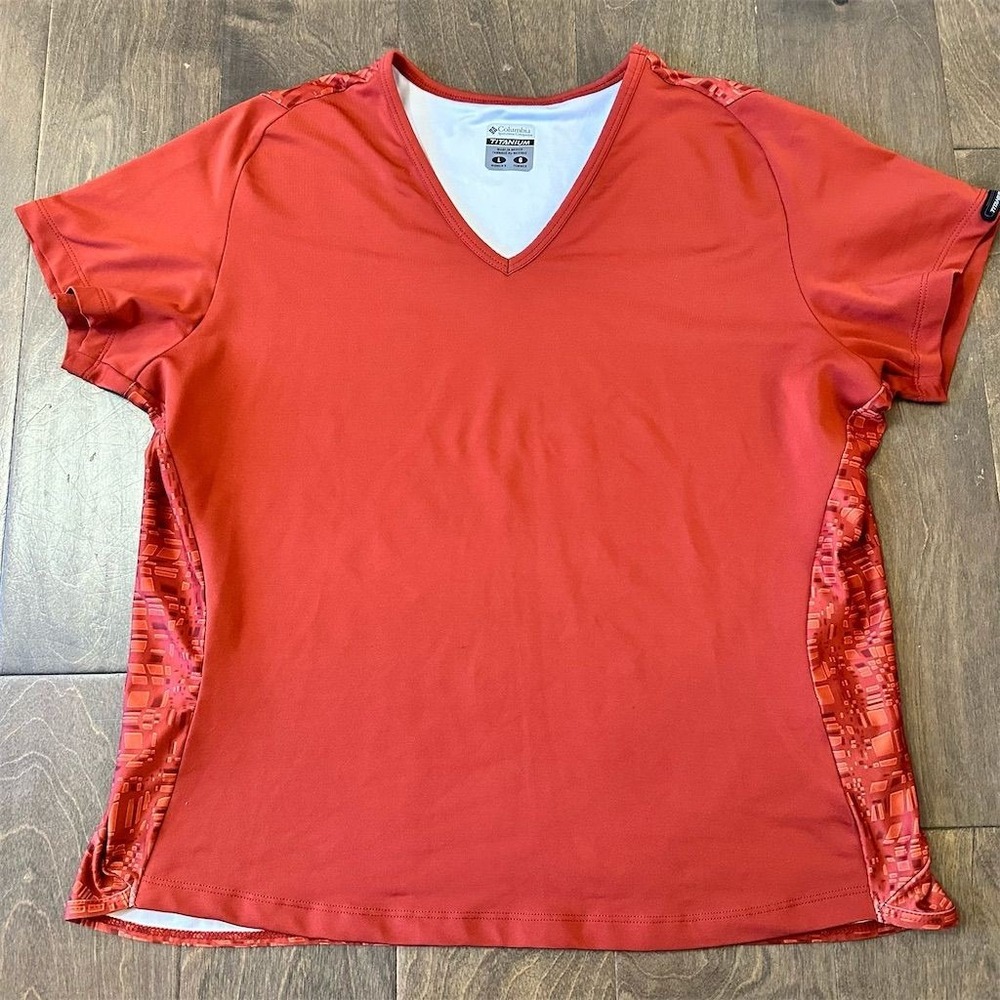 Columbia Women's V-Neck Jersey Red Geometric Short Sleeve Size L